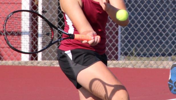 skill shot Kelsie Weite returns a shot during the doubles tournament on Aug. 24. (Staples World photo by Mark Anderson)